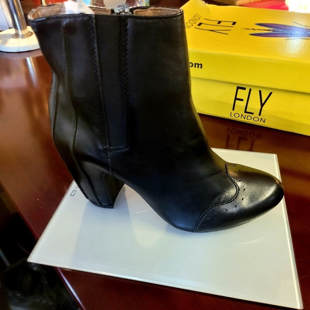 London Fly Alar 140 New Black Booties Size 38 (8)
